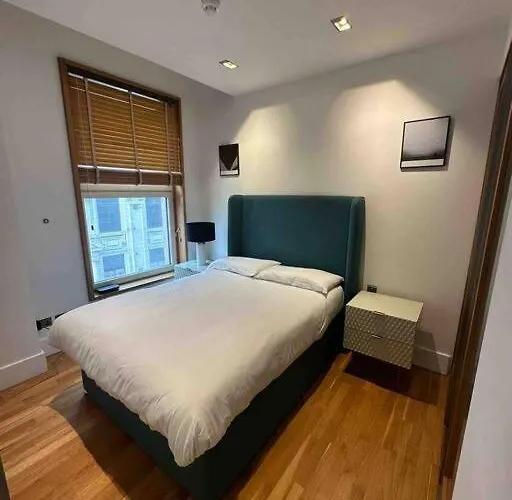 Grand Living Near Piccadilly Cov11